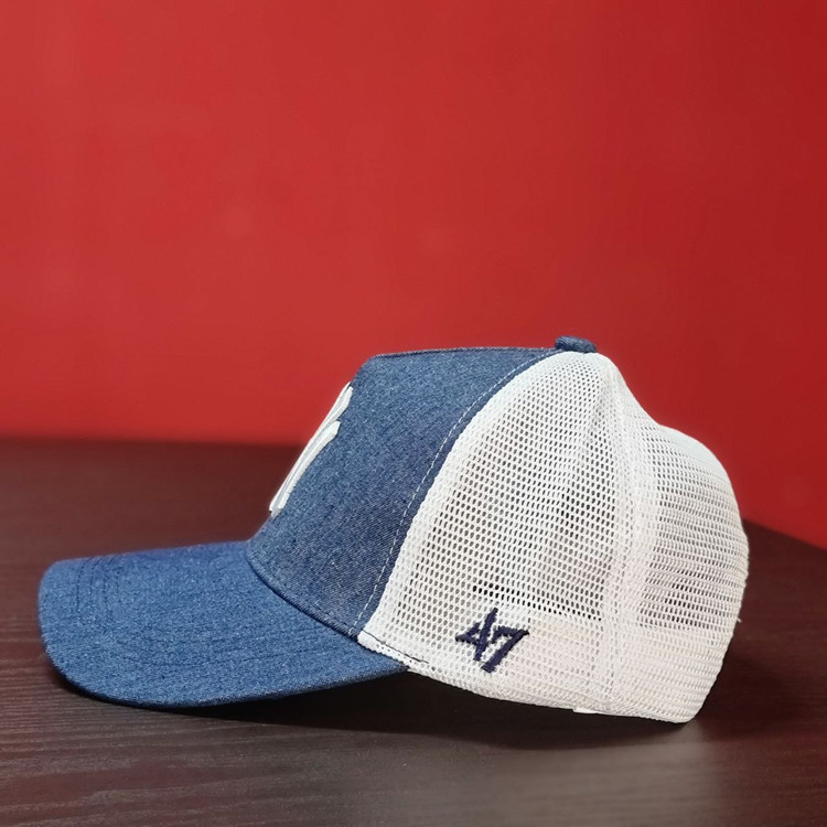 کلاه کپ نقابدار پشت توری