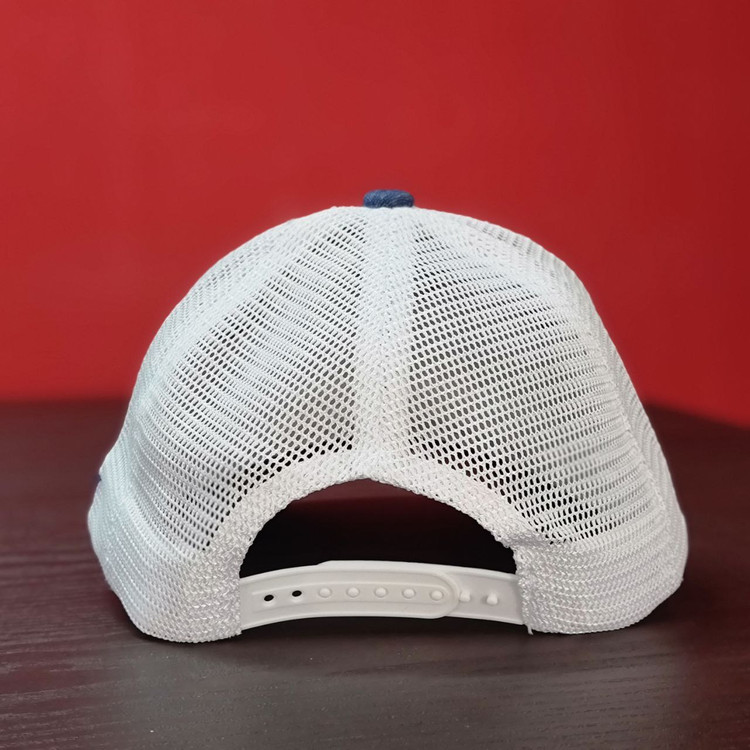 کلاه کپ نقابدار پشت توری