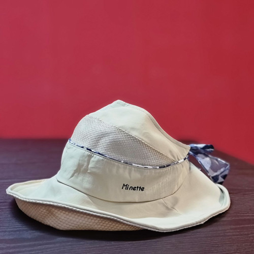 کلاه پیادهروی لبهدار