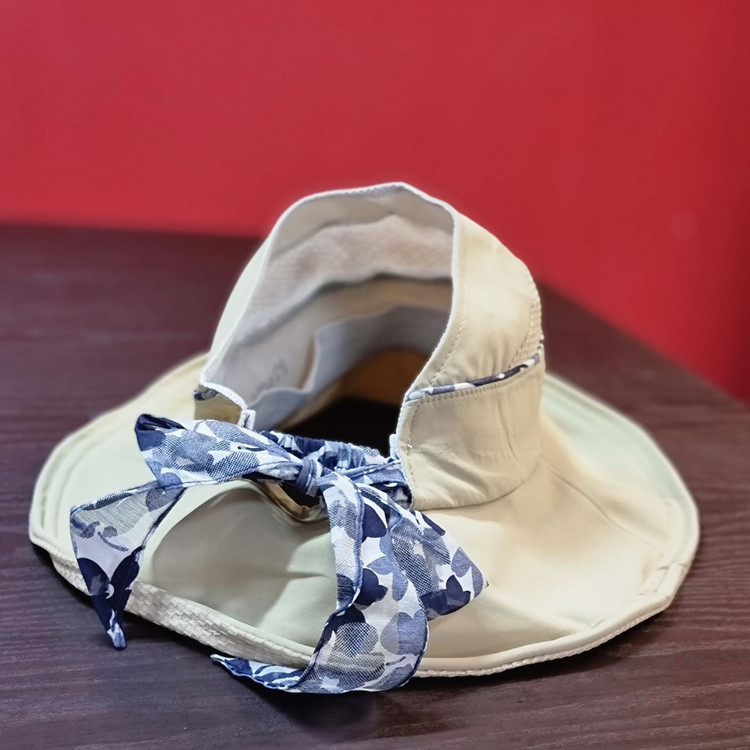 کلاه پیادهروی لبهدار