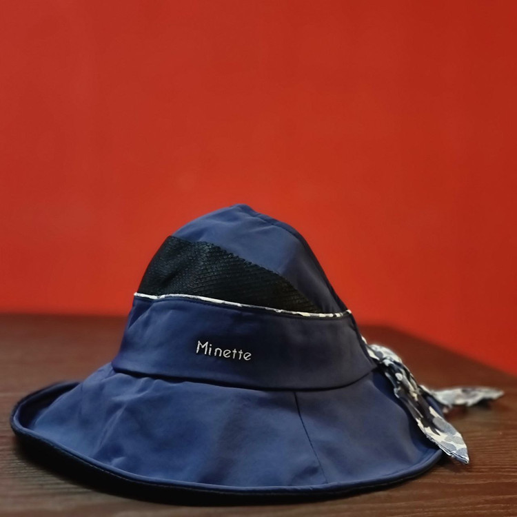 کلاه پیادهروی لبهدار